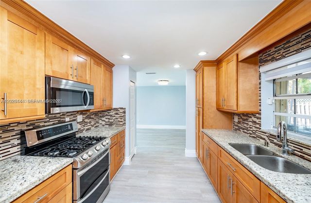 18660 NW 78th Avenue 0, Hialeah, FL 33015