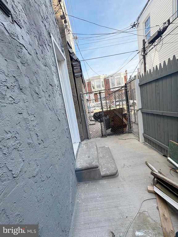 Image 31 of property listing at 526 E WILLARD ST, Philadelphia, PA 19134