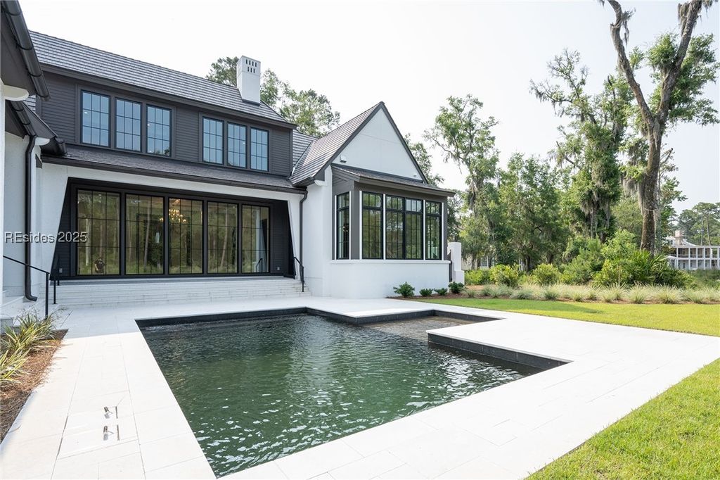 Image 4 of property listing at 34 Lupine Rd, Bluffton, SC 29910