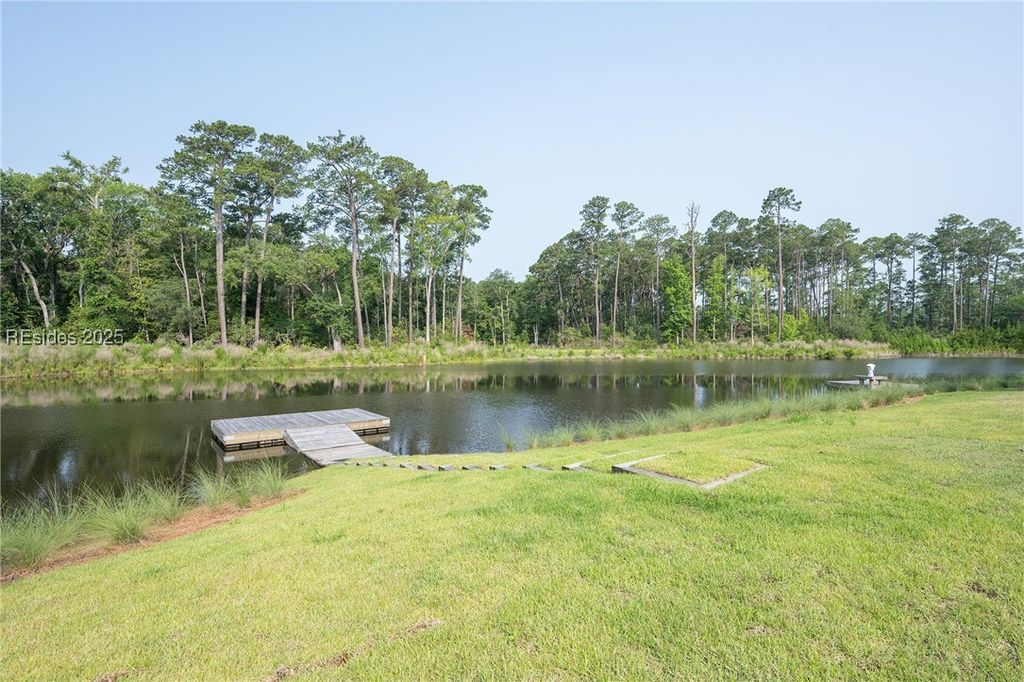 Image 6 of property listing at 34 Lupine Rd, Bluffton, SC 29910