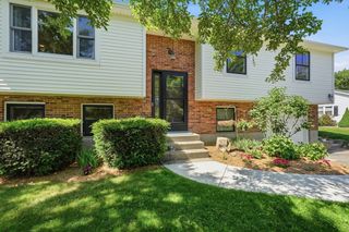 17 Captain Lathrop Dr, Deerfield, MA 01373
