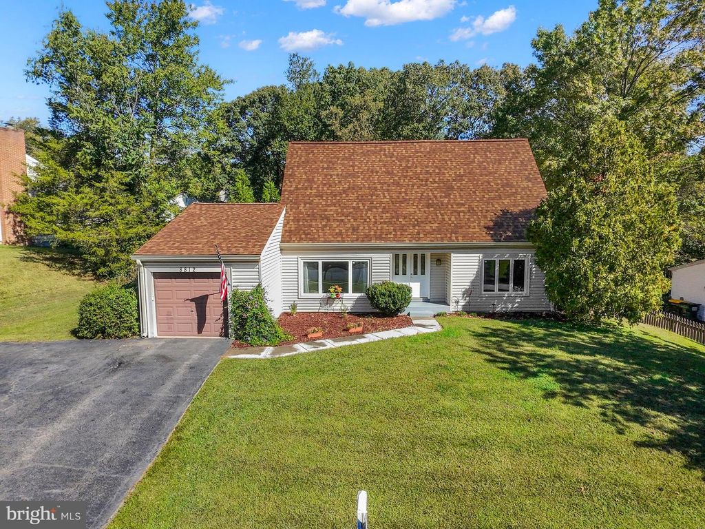 Image 2 of property listing at 8812 SKYRON PL, Springfield, VA 22153
