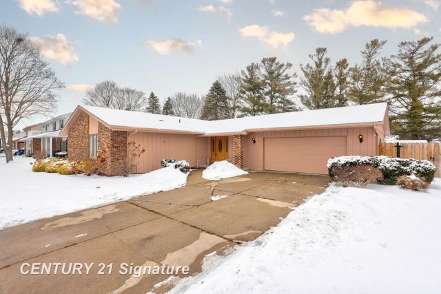 400 Mayflower Drive, Saginaw Twp, MI 48638
