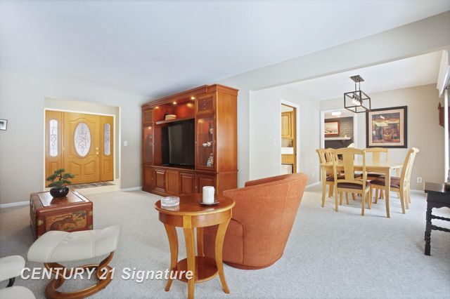 400 Mayflower Drive, Saginaw Twp, MI 48638