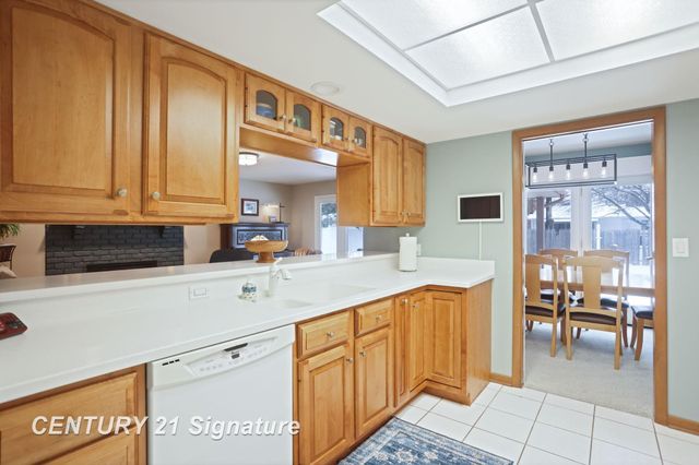 400 Mayflower Drive, Saginaw Twp, MI 48638