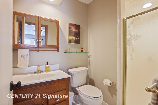 400 Mayflower Drive, Saginaw Twp, MI 48638