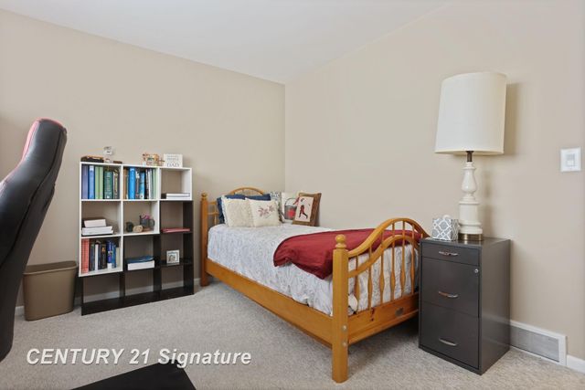 400 Mayflower Drive, Saginaw Twp, MI 48638