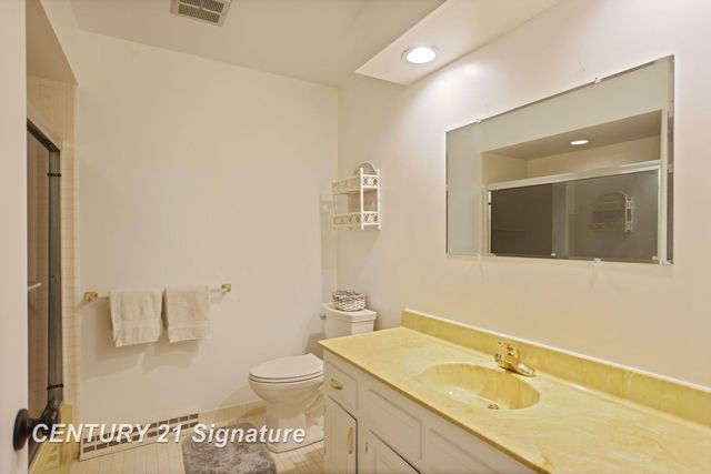 400 Mayflower Drive, Saginaw Twp, MI 48638