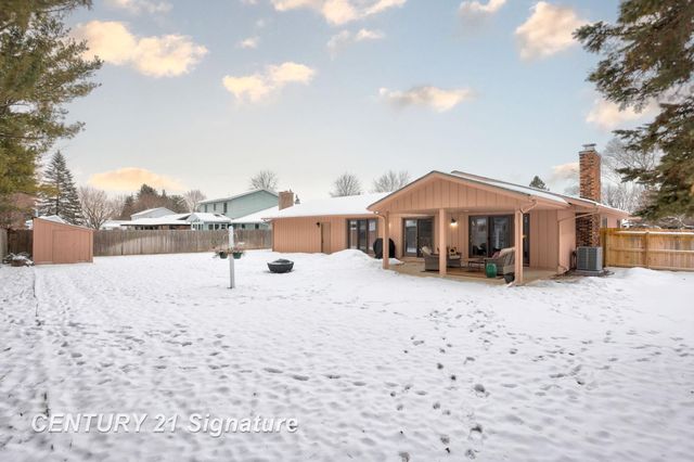 400 Mayflower Drive, Saginaw Twp, MI 48638