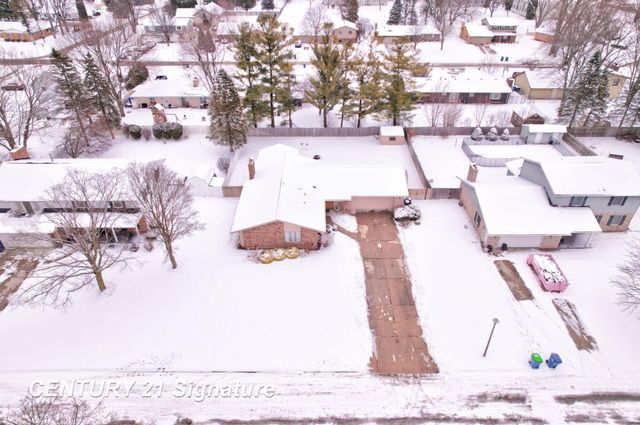 400 Mayflower Drive, Saginaw Twp, MI 48638