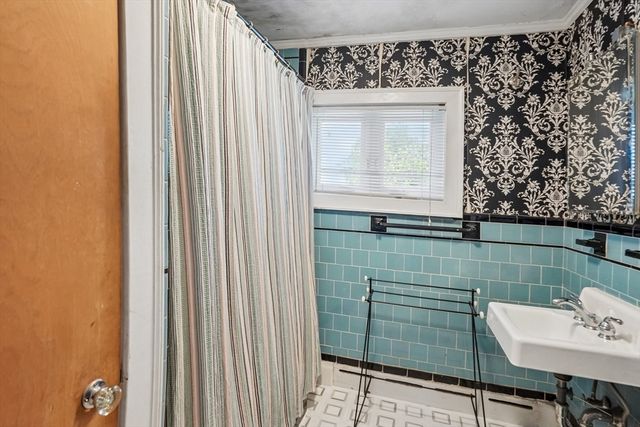 330 Primrose St, Haverhill, MA 01830