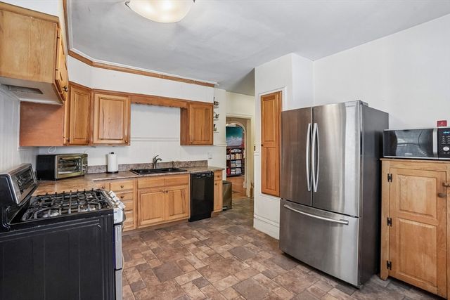 330 Primrose St, Haverhill, MA 01830