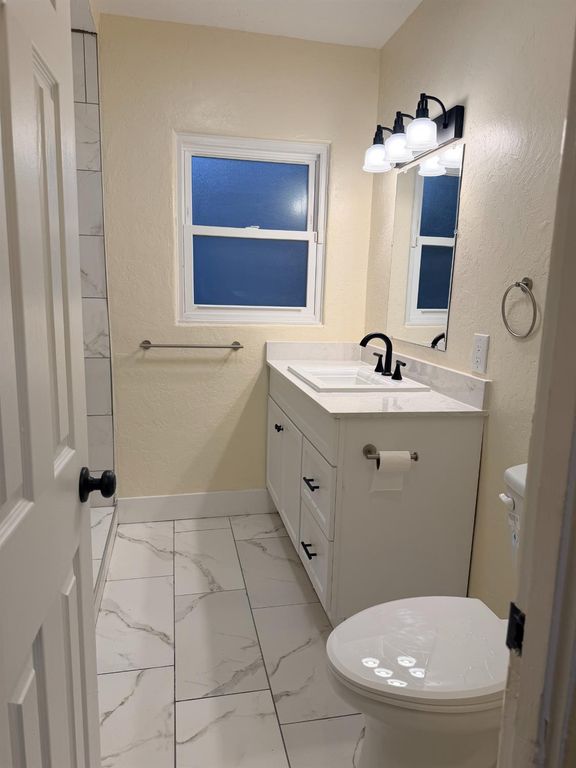 Image 13 of property listing at 3004 N Thorne Avenue, Fresno, CA 93704