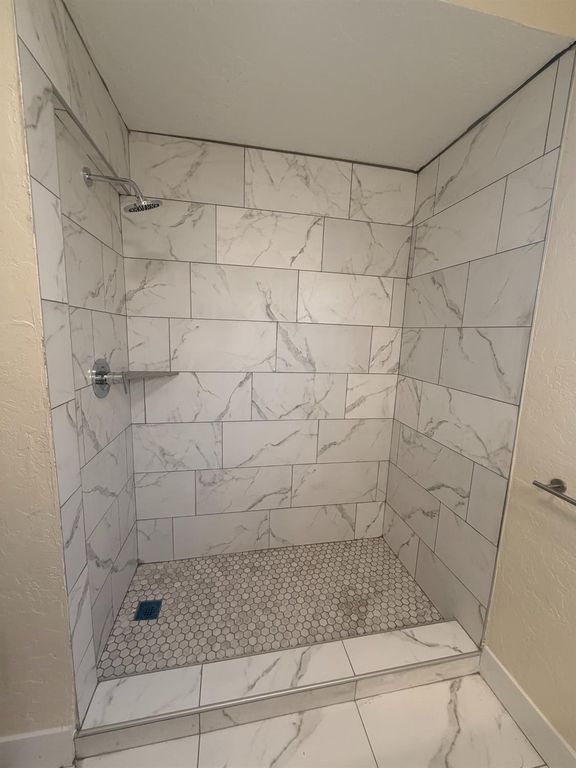 Image 14 of property listing at 3004 N Thorne Avenue, Fresno, CA 93704