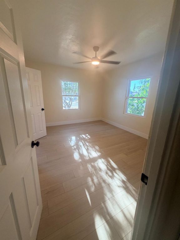 Image 15 of property listing at 3004 N Thorne Avenue, Fresno, CA 93704