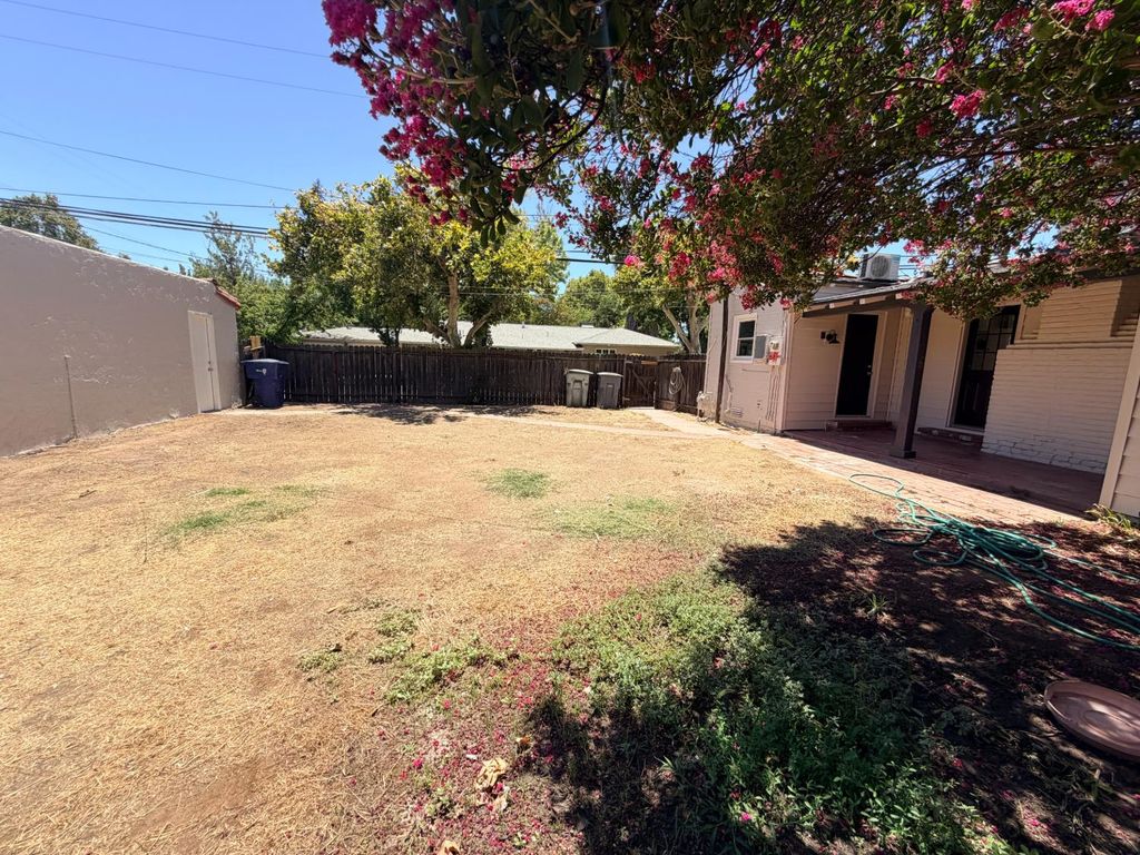 Image 22 of property listing at 3004 N Thorne Avenue, Fresno, CA 93704