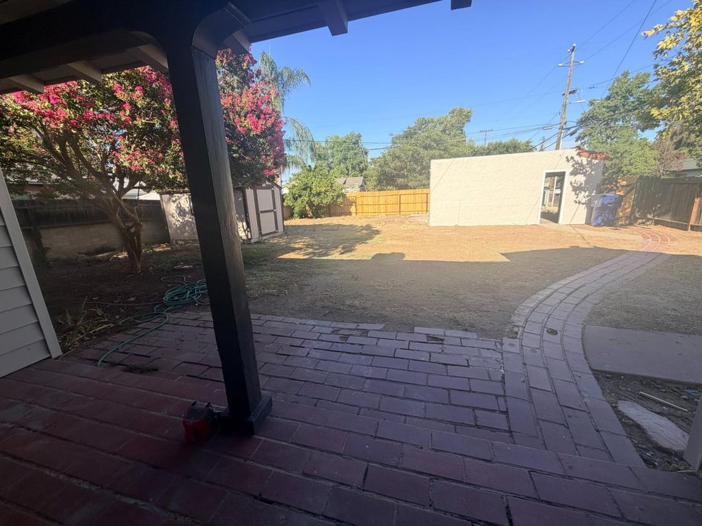 Image 24 of property listing at 3004 N Thorne Avenue, Fresno, CA 93704