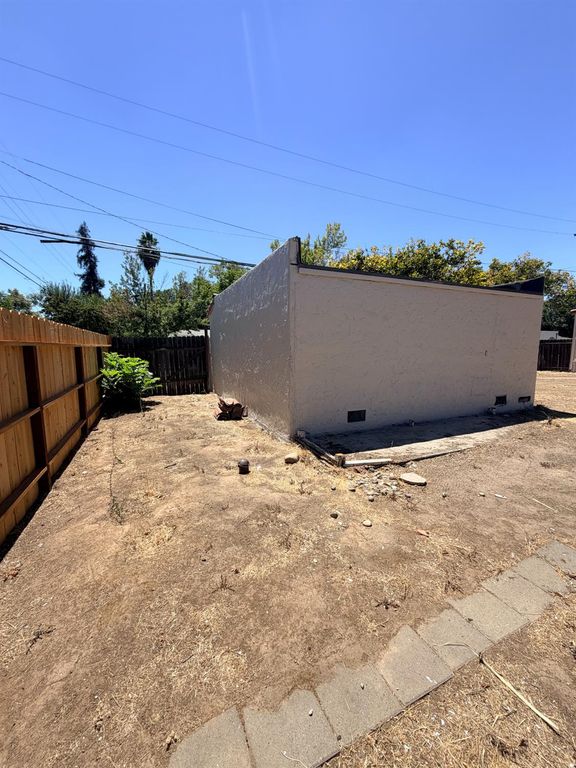 Image 25 of property listing at 3004 N Thorne Avenue, Fresno, CA 93704
