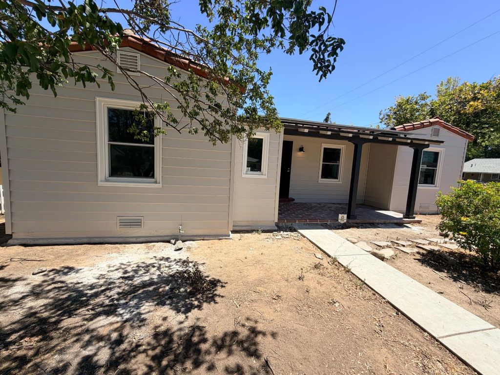 Image 29 of property listing at 3004 N Thorne Avenue, Fresno, CA 93704