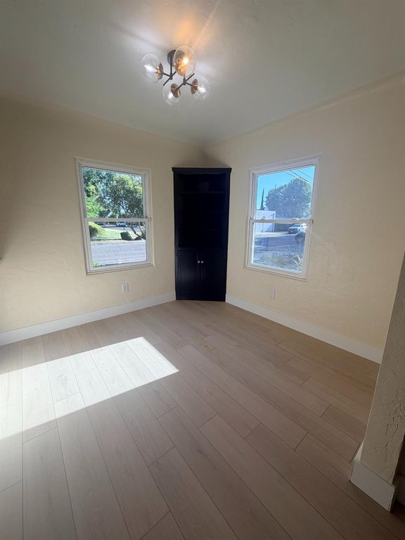 Image 8 of property listing at 3004 N Thorne Avenue, Fresno, CA 93704