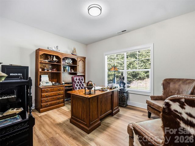 158 Narrows Run Loop, Hendersonville, NC 28791
