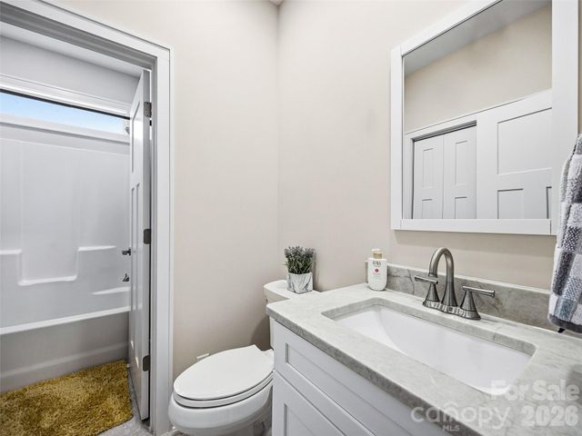 158 Narrows Run Loop, Hendersonville, NC 28791