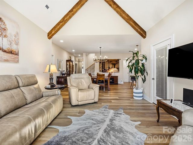 158 Narrows Run Loop, Hendersonville, NC 28791
