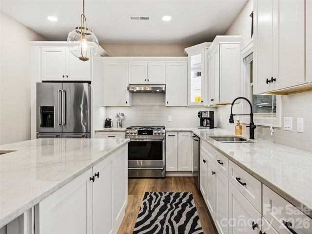 158 Narrows Run Loop, Hendersonville, NC 28791