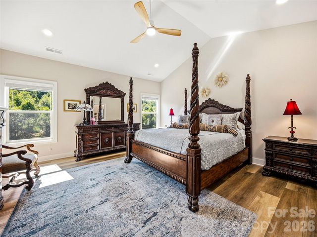 158 Narrows Run Loop, Hendersonville, NC 28791