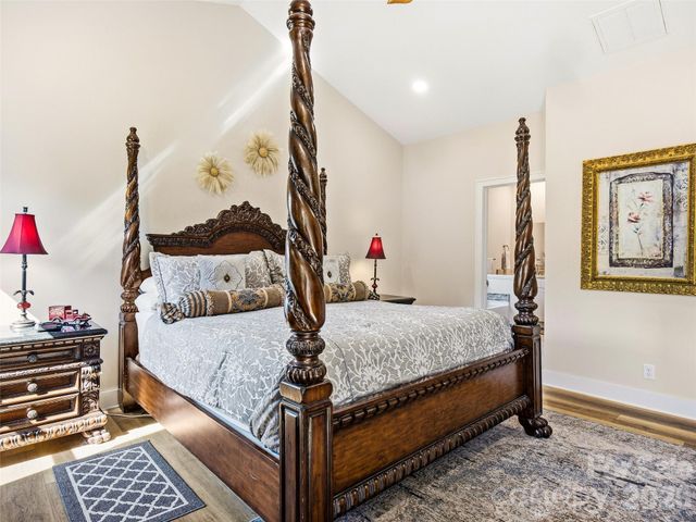 158 Narrows Run Loop, Hendersonville, NC 28791
