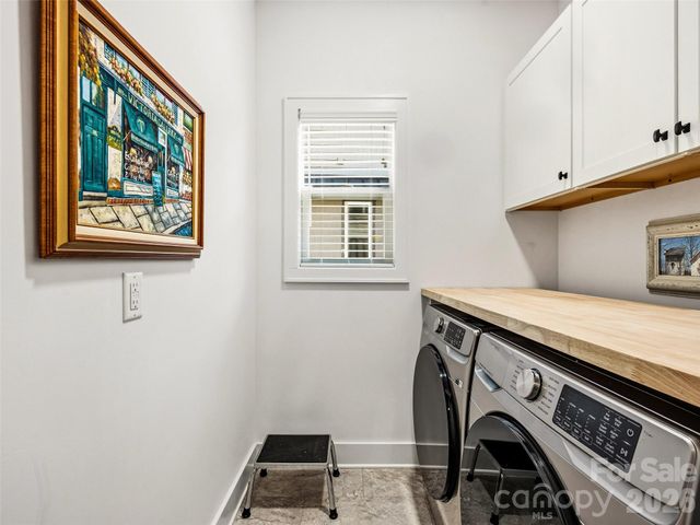 158 Narrows Run Loop, Hendersonville, NC 28791