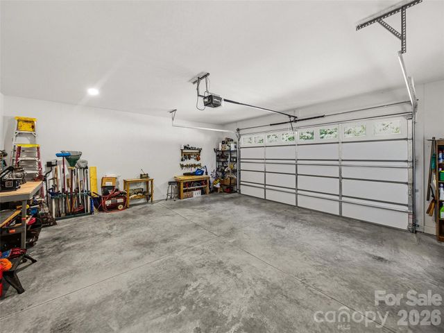 158 Narrows Run Loop, Hendersonville, NC 28791