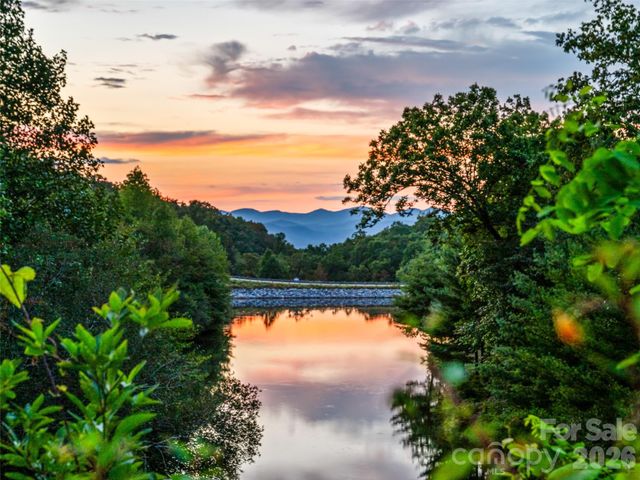 158 Narrows Run Loop, Hendersonville, NC 28791