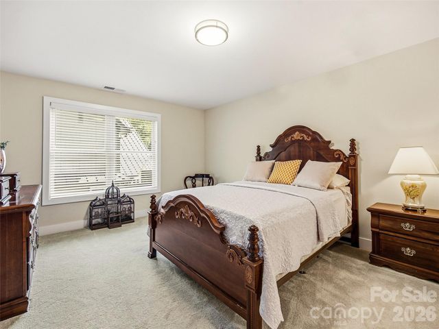 158 Narrows Run Loop, Hendersonville, NC 28791