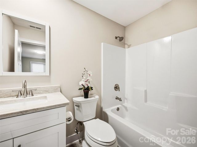158 Narrows Run Loop, Hendersonville, NC 28791