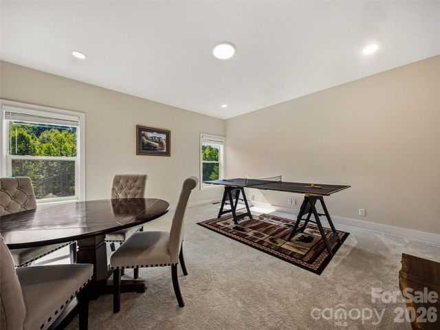 158 Narrows Run Loop, Hendersonville, NC 28791