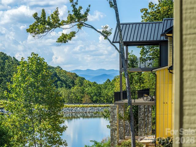 158 Narrows Run Loop, Hendersonville, NC 28791