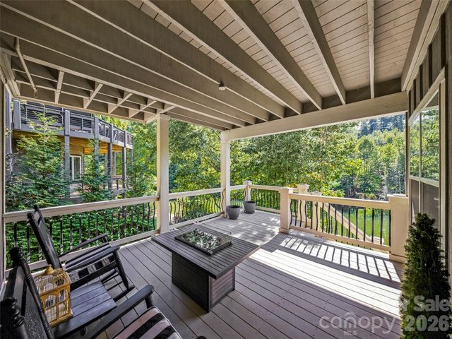 158 Narrows Run Loop, Hendersonville, NC 28791