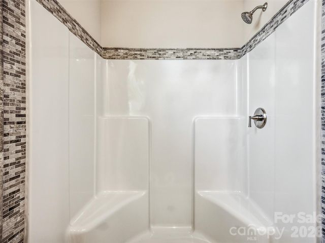 158 Narrows Run Loop, Hendersonville, NC 28791