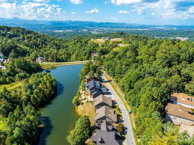 158 Narrows Run Loop, Hendersonville, NC 28791