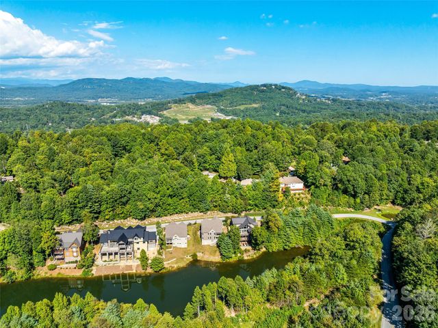 158 Narrows Run Loop, Hendersonville, NC 28791