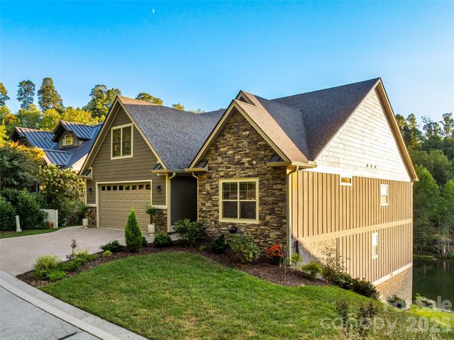 158 Narrows Run Loop, Hendersonville, NC 28791