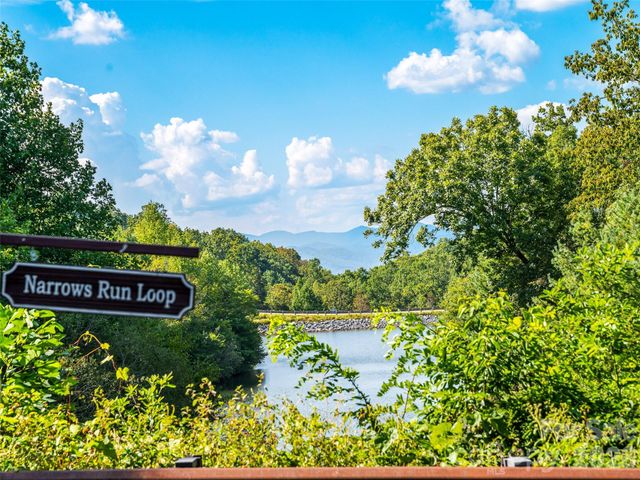 158 Narrows Run Loop, Hendersonville, NC 28791