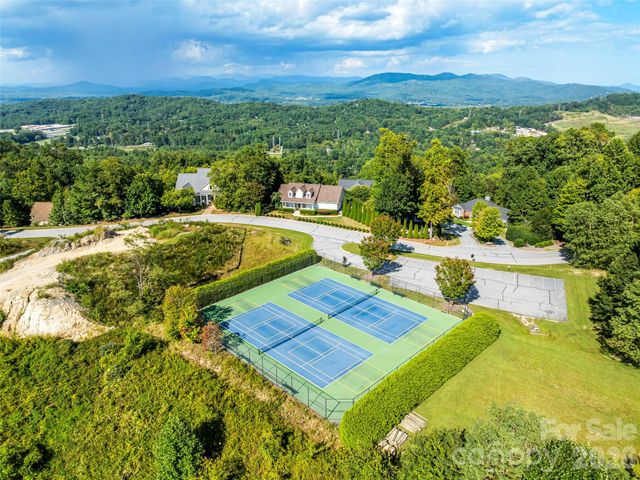 158 Narrows Run Loop, Hendersonville, NC 28791