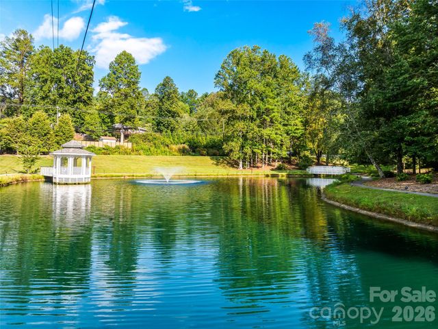 158 Narrows Run Loop, Hendersonville, NC 28791