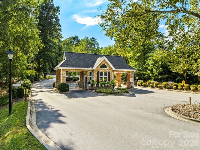 158 Narrows Run Loop, Hendersonville, NC 28791