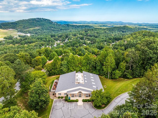 158 Narrows Run Loop, Hendersonville, NC 28791