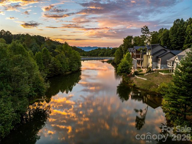 158 Narrows Run Loop, Hendersonville, NC 28791