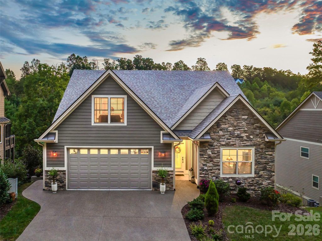 158 Narrows Run Loop, Hendersonville, NC 28791