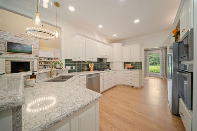 2432 N Toy Drive, Fayetteville, AR 72704